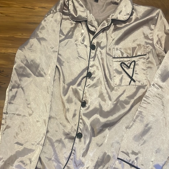 Silk light pink-ish pyjamas. Medium. - Picture 2 of 4